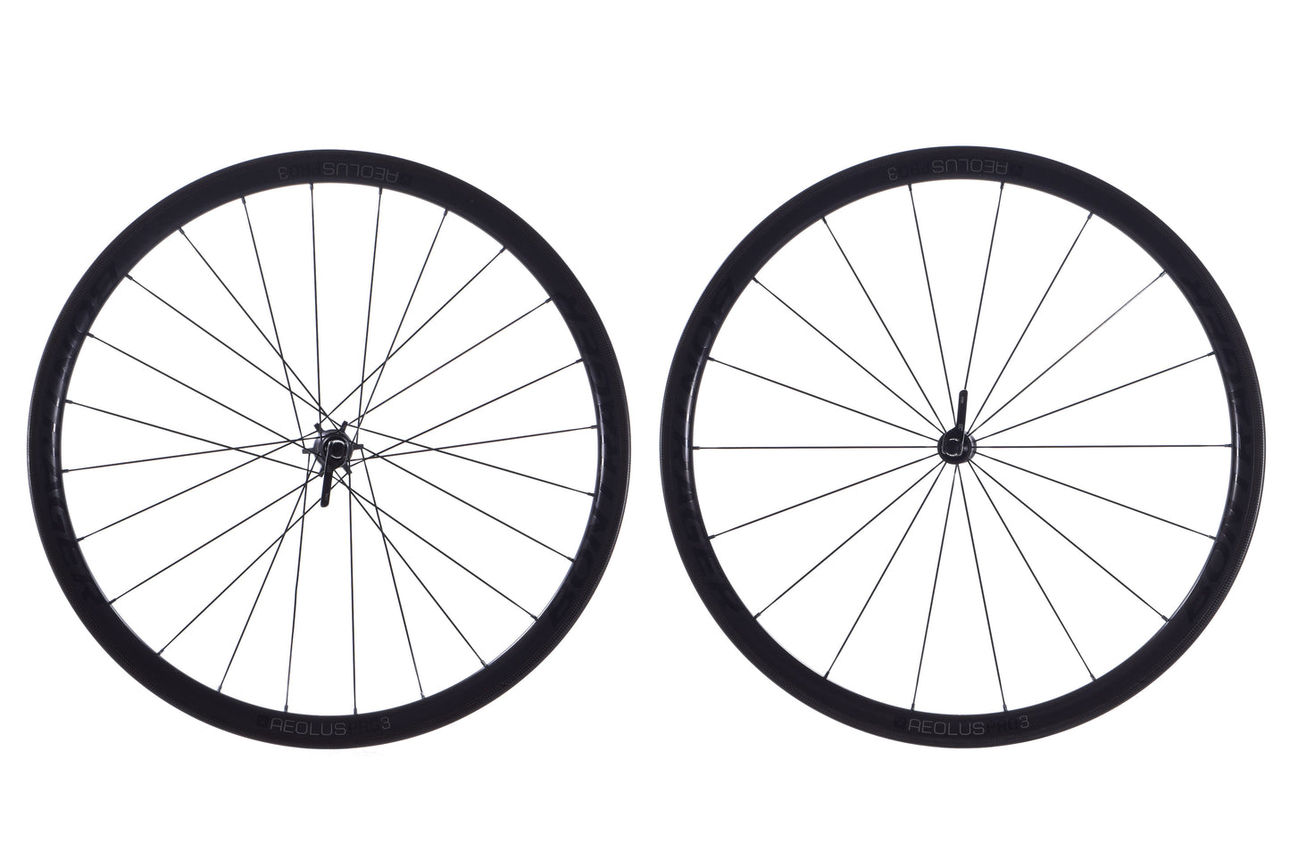 USED Bontrager Aeolus 3 700C Carbon Wheelset Rim Brake QR Shimano/SRAM 11 speed