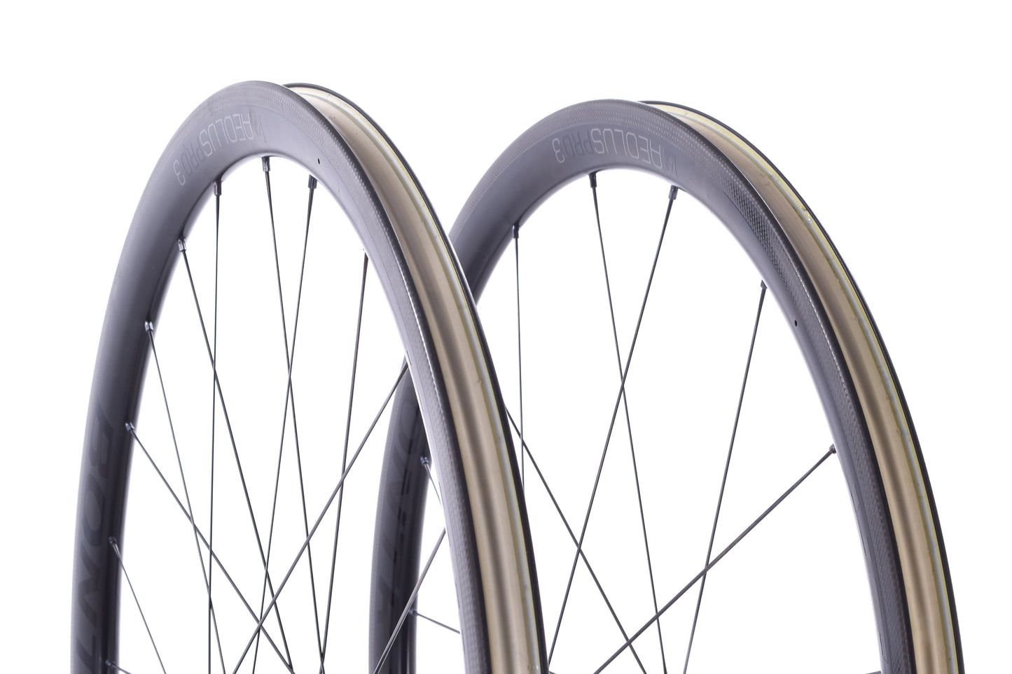 USED Bontrager Aeolus 3 700C Carbon Wheelset Rim Brake QR Shimano/SRAM 11 speed