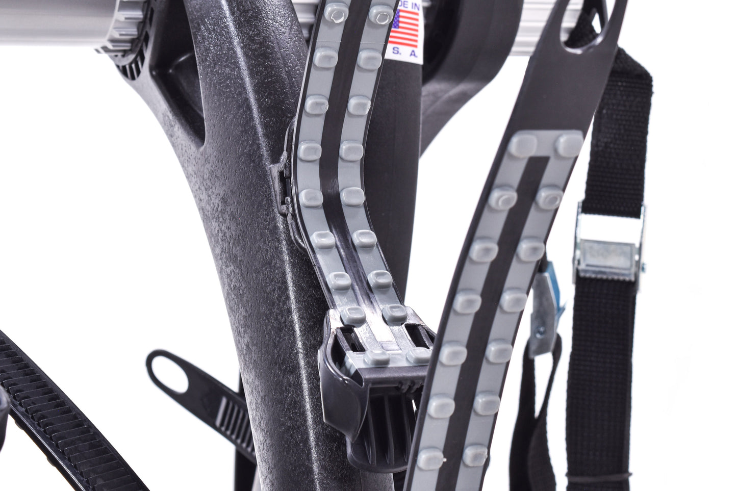 USED Saris Bones 3 EX Trunk Mounted 3-Bike Rack Black