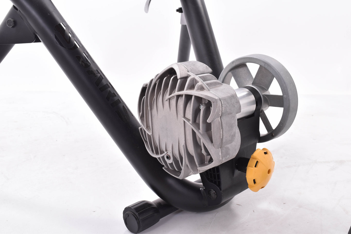 USED Saris Fluid 2 Indoor Rear Wheel Cycling Trainer w/ Wheel Block