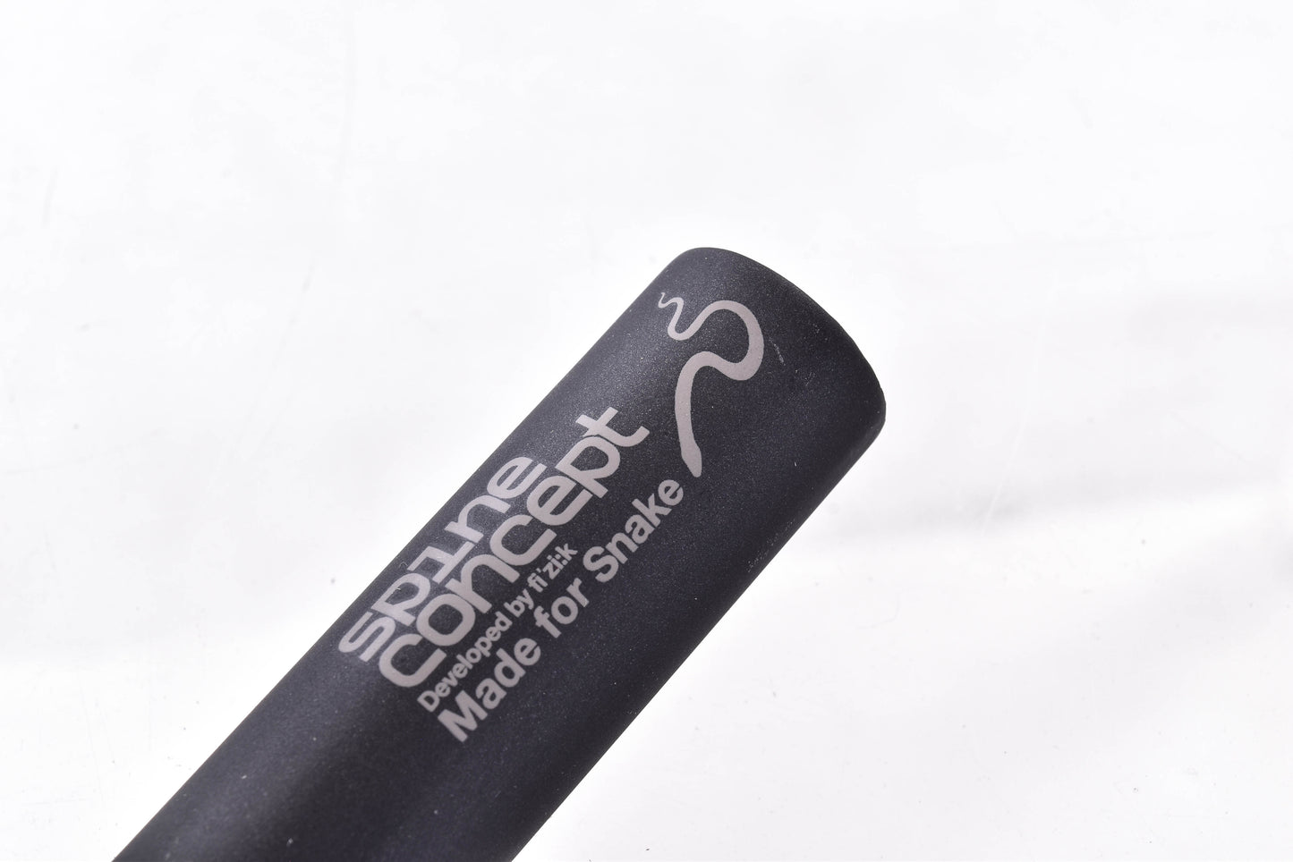NEW open box Fizik Cyrano 00 Snake 31.8x460mm Carbon Drop Handlebar Road