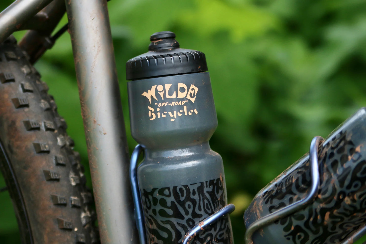 NEW Wilde Aposematic 26oz. Purist Water Bottle