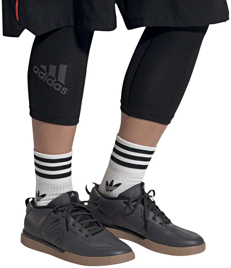 NEW Five Ten Sleuth DLX Mid Flat Shoe - Men's Grey Six/Core Black/Gum M2 8