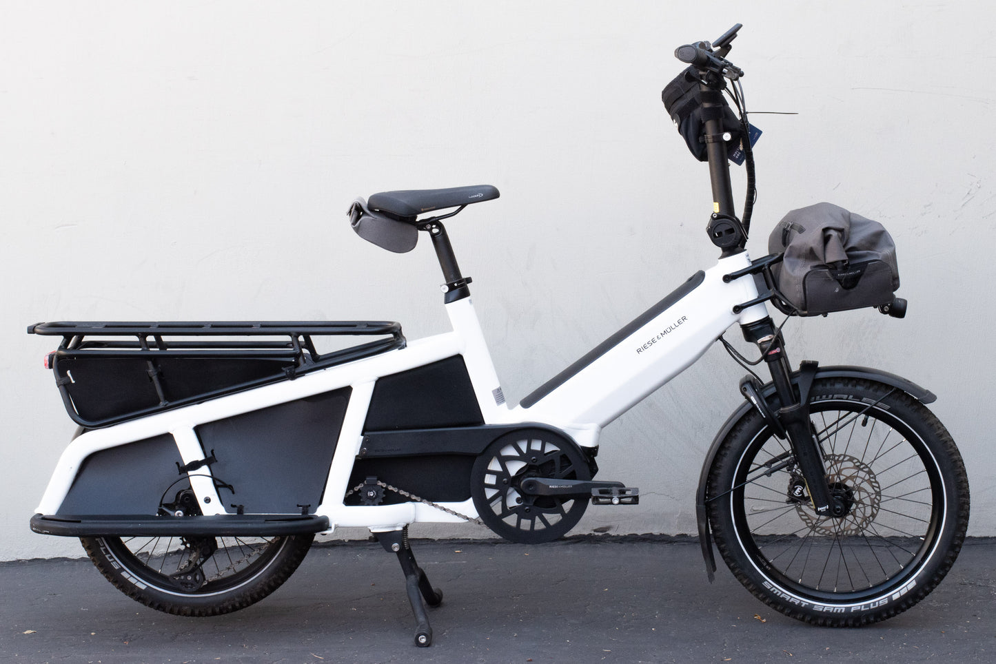 DEMO Riese & Muller Multitinker Touring e-Cargo Bike, Pearl White / Matt Black + Passenger Kit