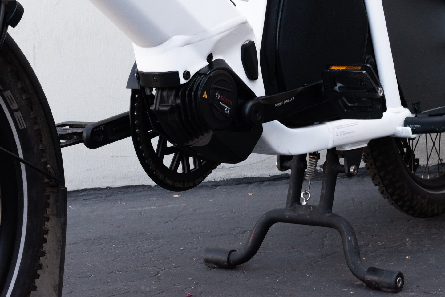 DEMO Riese & Muller Multitinker Touring e-Cargo Bike, Pearl White / Matt Black + Passenger Kit