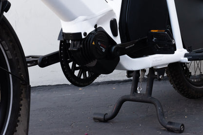 DEMO Riese & Muller Multitinker Touring e-Cargo Bike, Pearl White / Matt Black + Passenger Kit