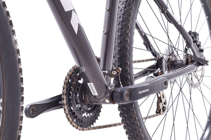 USED 2017 Trek Marlin 6 17.5" Aluminum Hardtail Mountain Bike Shimano 3x8