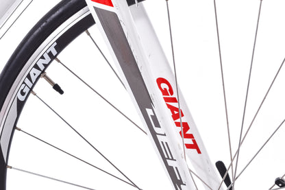 USED 2014 Giant Defy 3 Small Alloy Road Bike Shimano Sora 2x9 speed Red/White