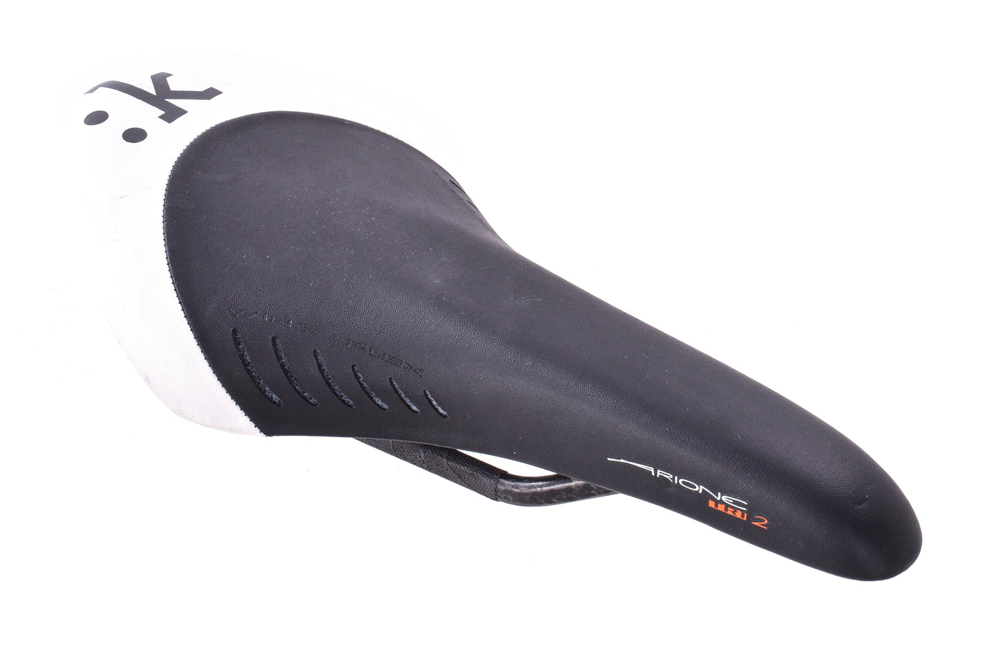 USED Fizik Arione Tri 2 Braided Carbon Rail Saddle Black/White Time Trial/Triathlon