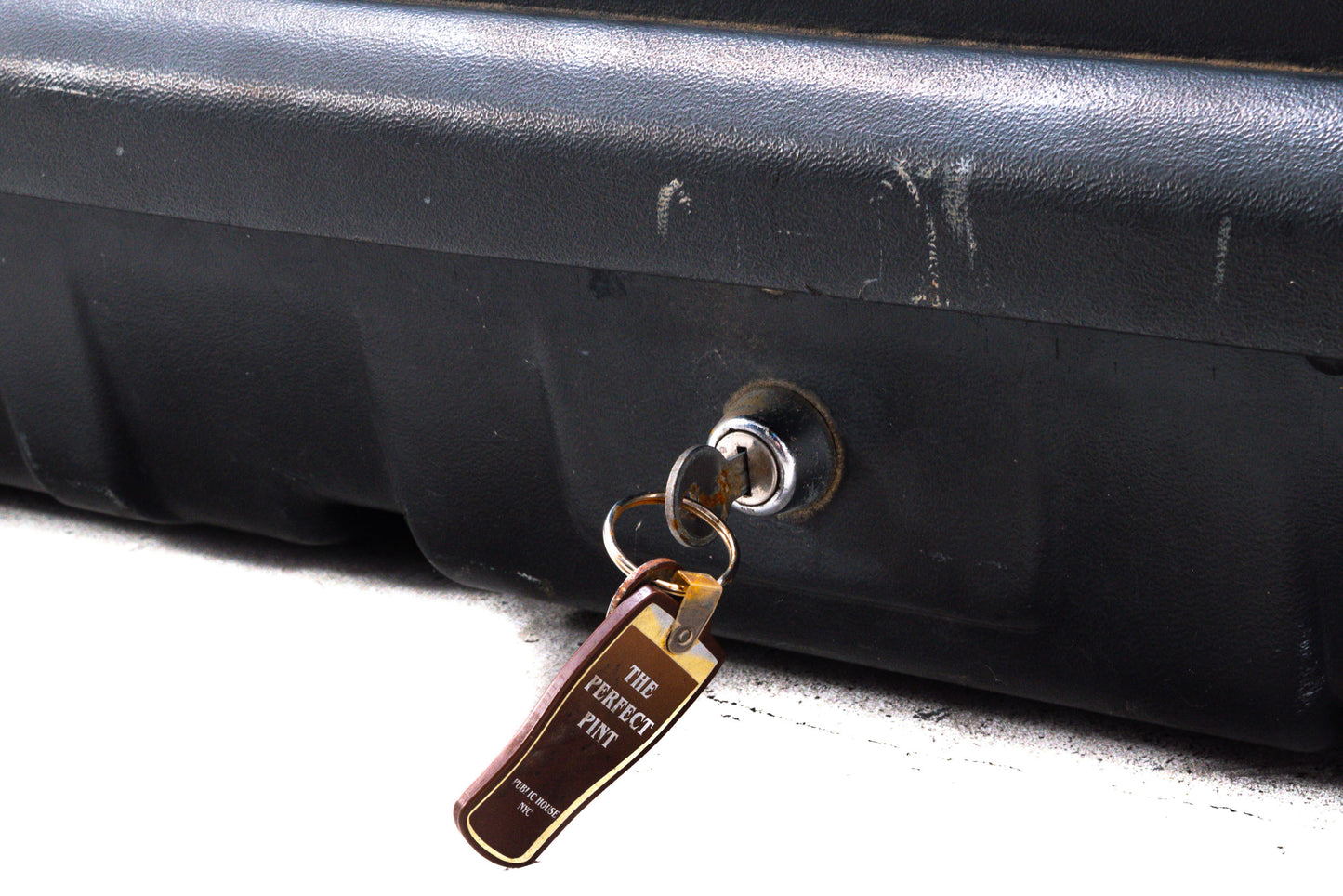 USED Thule Frontier Rooftop Cargo Box / Carrier