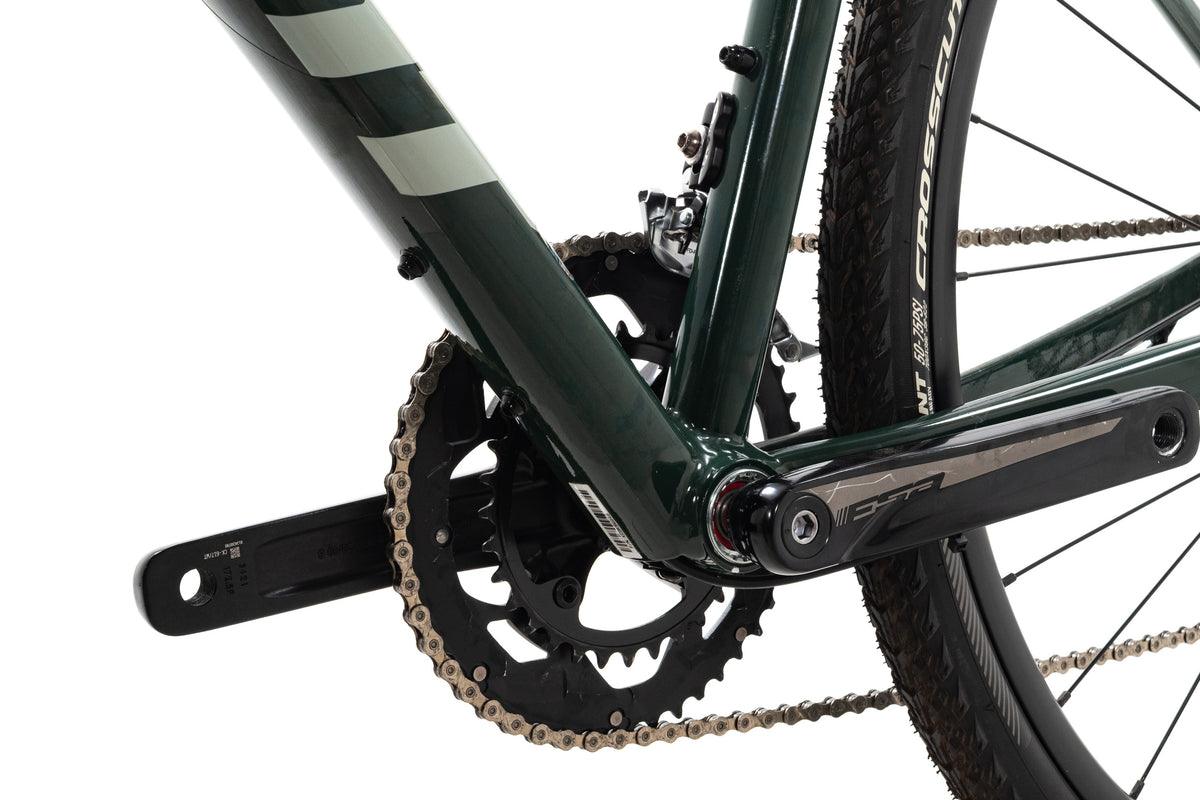NEW *demo 2021 Giant Revolt 2 M/L Aluminum Gravel All-Road Bike Shimano Sora 2x9 speed