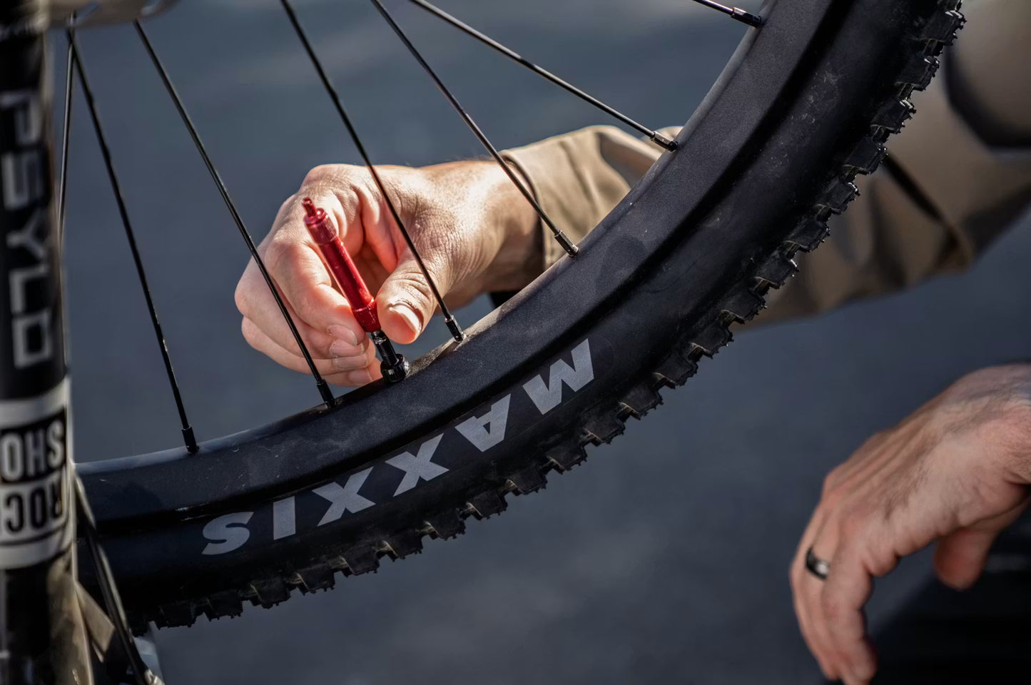 NEW Aventon Current EXP eMTB — Carbon Frame, Mid-Drive 120Nm, 105mi Range, RockShox