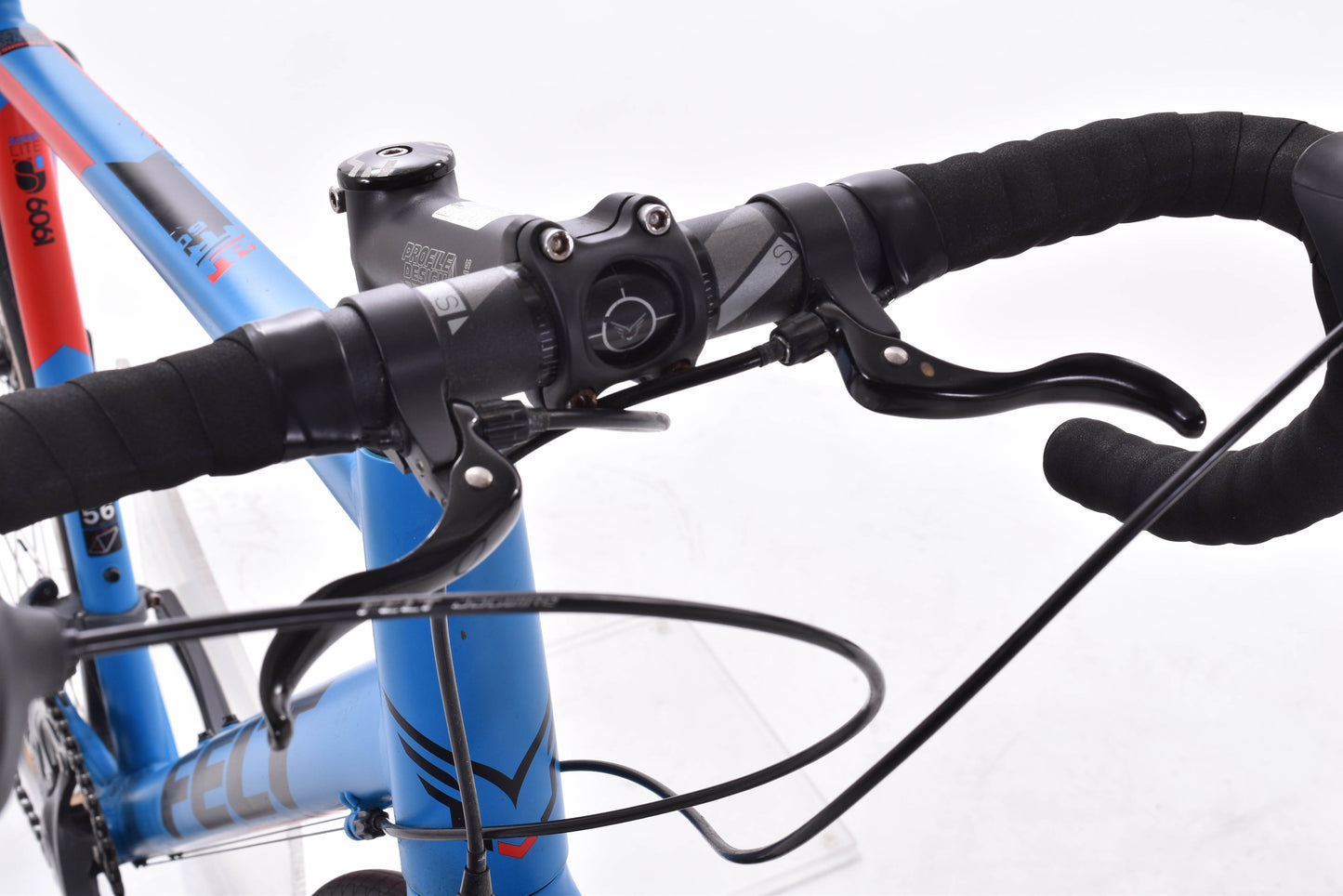 USED 2017 Felt FR60 Road Bike 56cm Shimano Claris 2x8 speed Aluminum Frame Carbon Fork Blue/Red