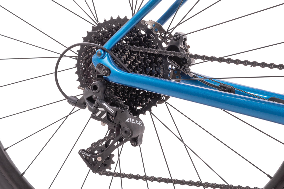 USED 2025 Trek FX Sport 5 Large Carbon Flat Bar Fitness Hybrid Bike SRAM Apex 1x11 speed Blue