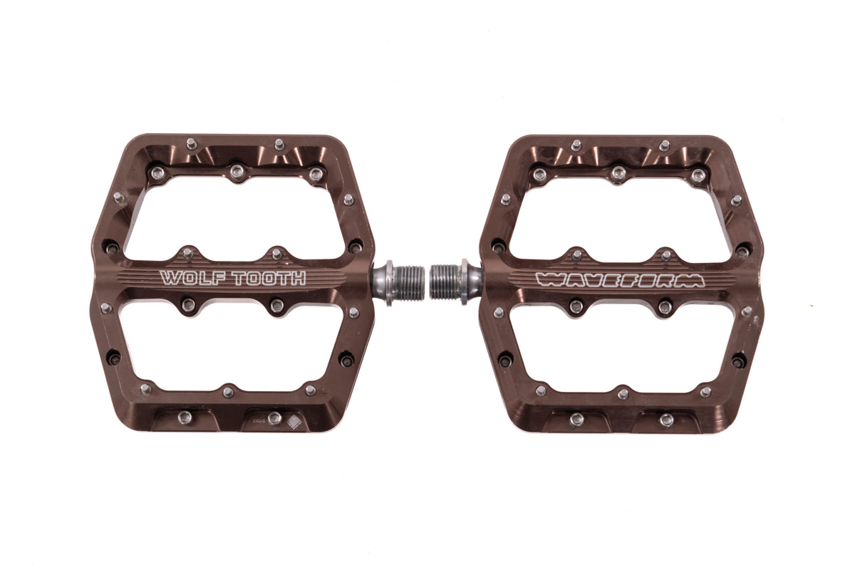 USED Wolf Tooth Waveform Aluminum Flat Pedals Large Platform Espresso Brown