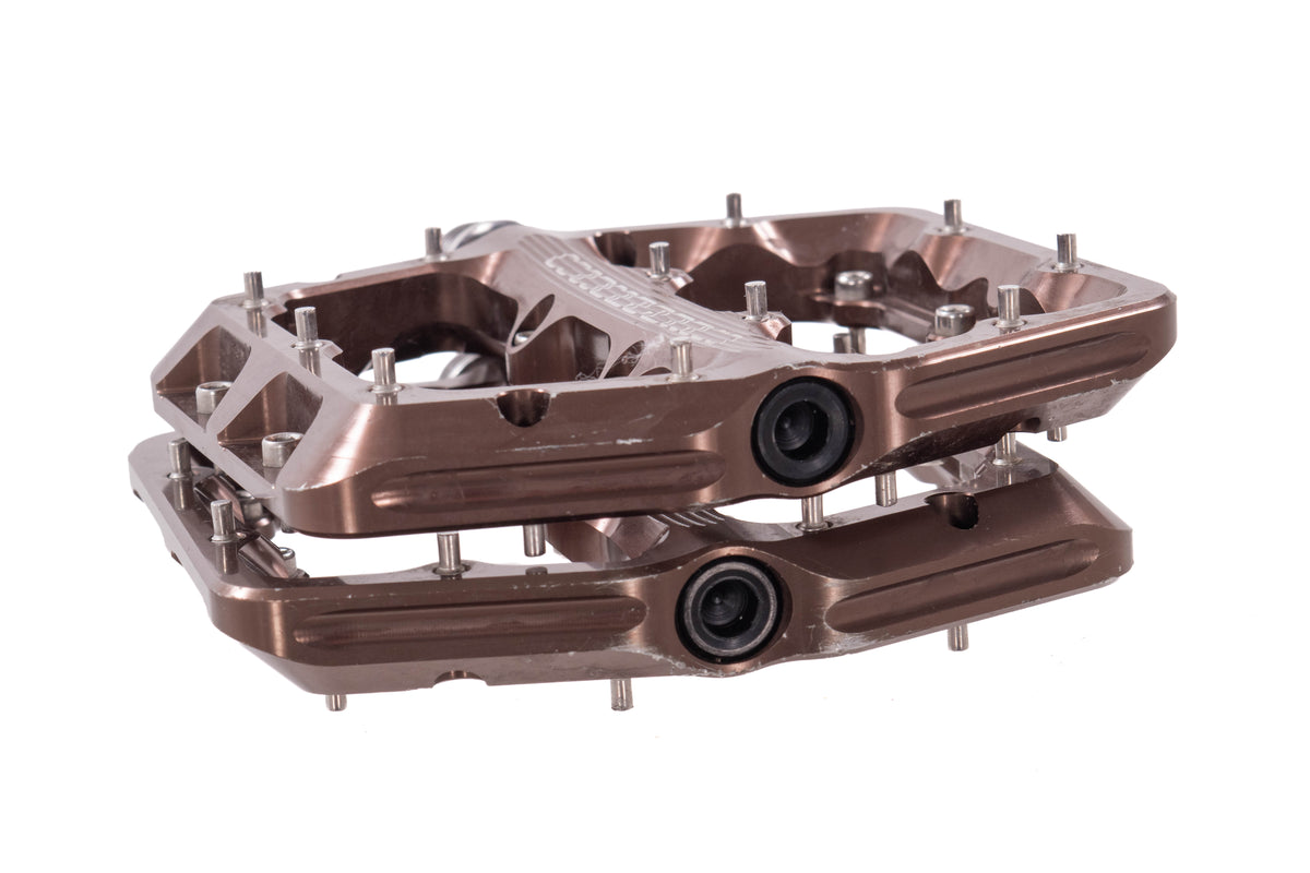 USED Wolf Tooth Waveform Aluminum Flat Pedals Large Platform Espresso Brown
