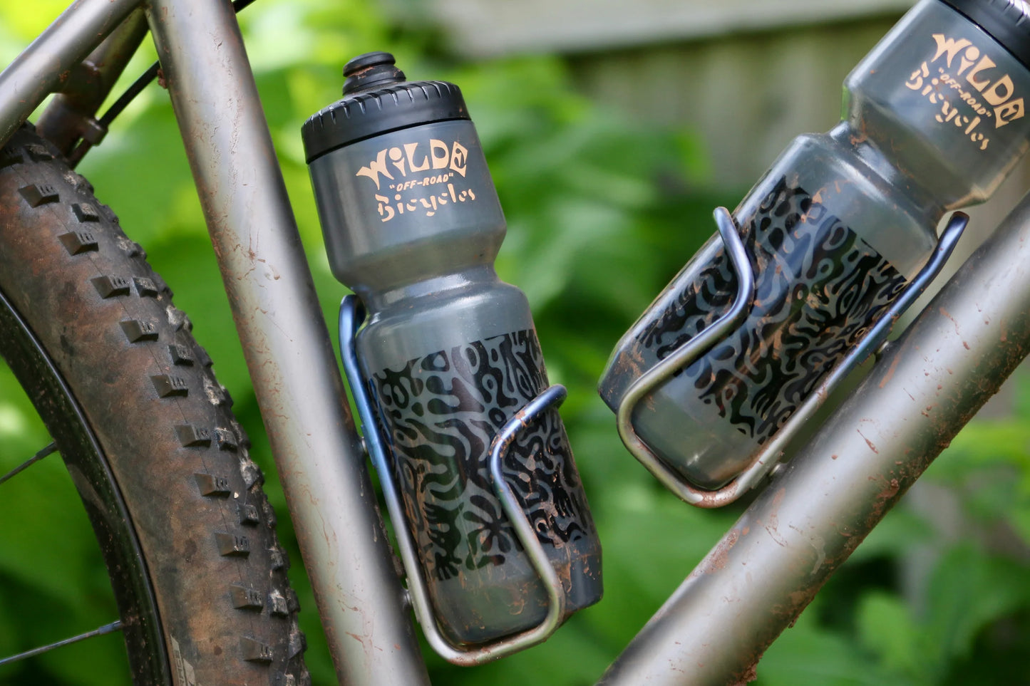 NEW Wilde Aposematic 26oz. Purist Water Bottle