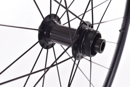 USED DT Swiss R470 db 700C Alloy Tubeless Thru Axle wheelset Shimano HG 11 speed Cenerlock Disc Brake