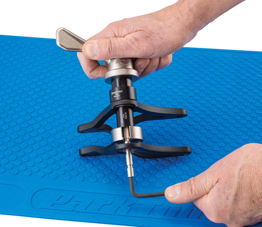 NEW Park OM-2 Bench Mat - 15" x 24.5", Blue